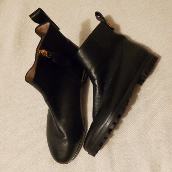 Women's booties by Stuart Weitzman - Picture 2 of 4